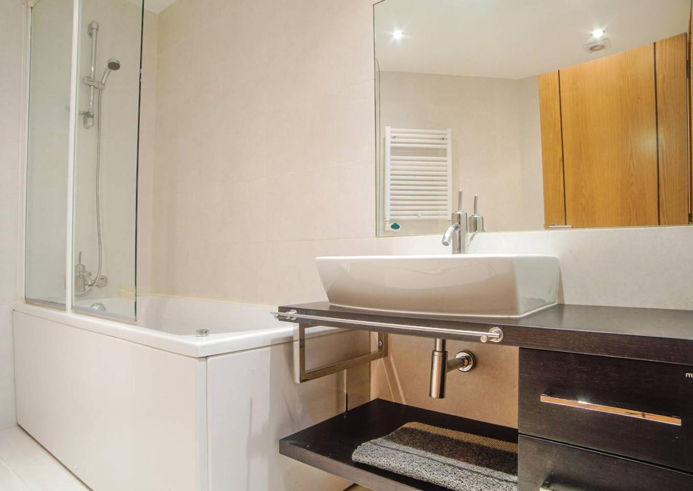 Spacious And Modern In Belem!
